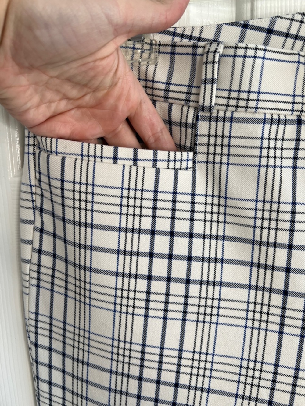 Banana Republic Sloan white black blue plaid ankle pants size 12L - Picture 3 of 10